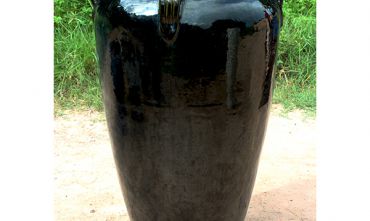 Luxury and modernity with black glazed ceramic pots  - the highlight for green spaces