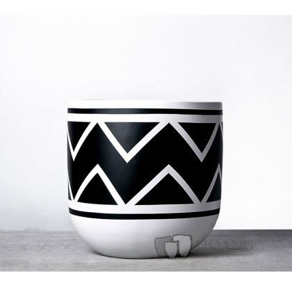 Decor black and white round pots